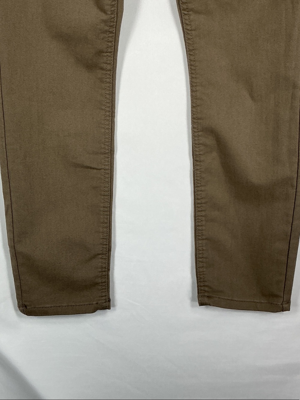 NWT Liz Claiborne Sara Slim Leg Pants 4P Walnut Mid Rise Secretly Slimming - Picture 7 of 13